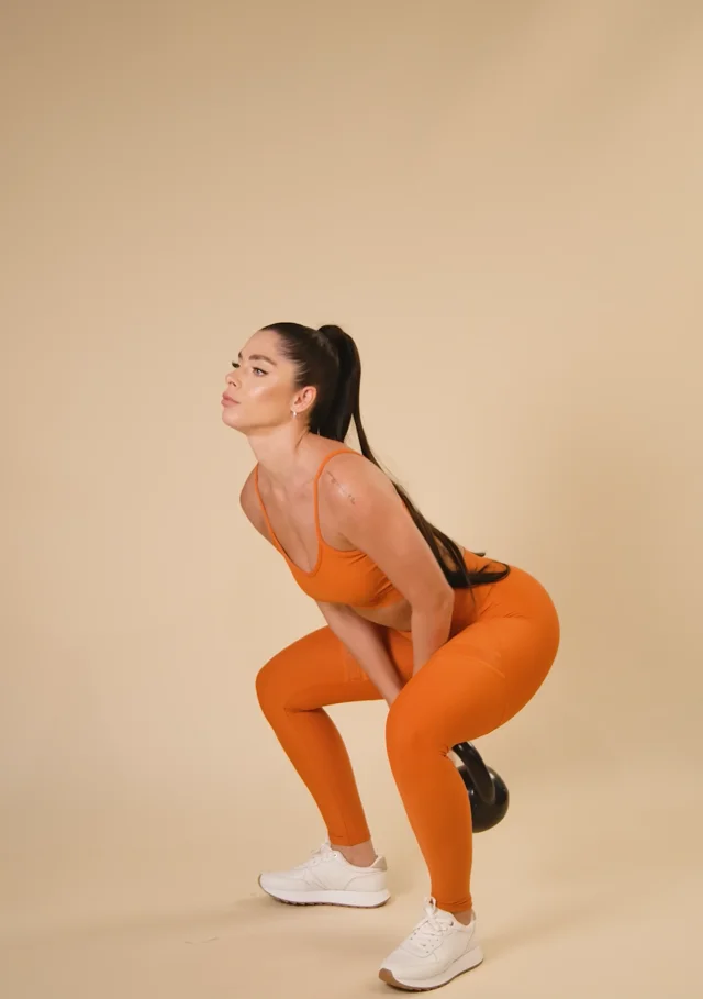 Legging fitness feminina laranja com recorte e elástico vazado action