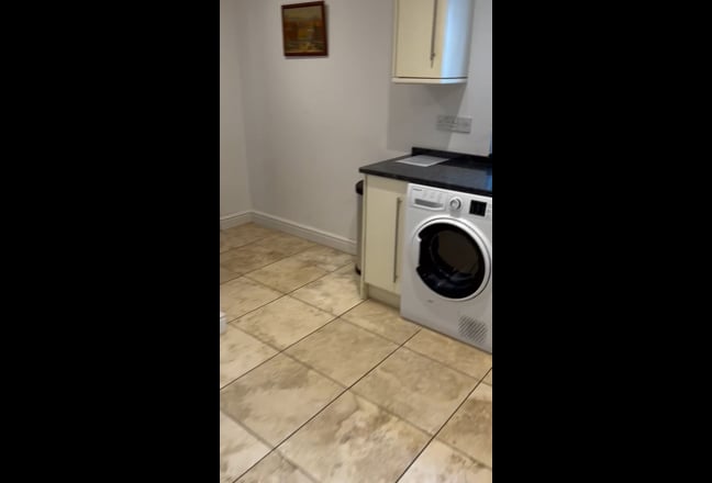 Fully furnished flat in Midgham  Main Photo