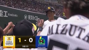 【3回裏】高く上がった打球はそのままスタンドへ!! ホークス・上林誠知のホームランで先制!! 2023年3月7日 福岡ソフトバンクホークス 対 東京ヤクルトスワローズ