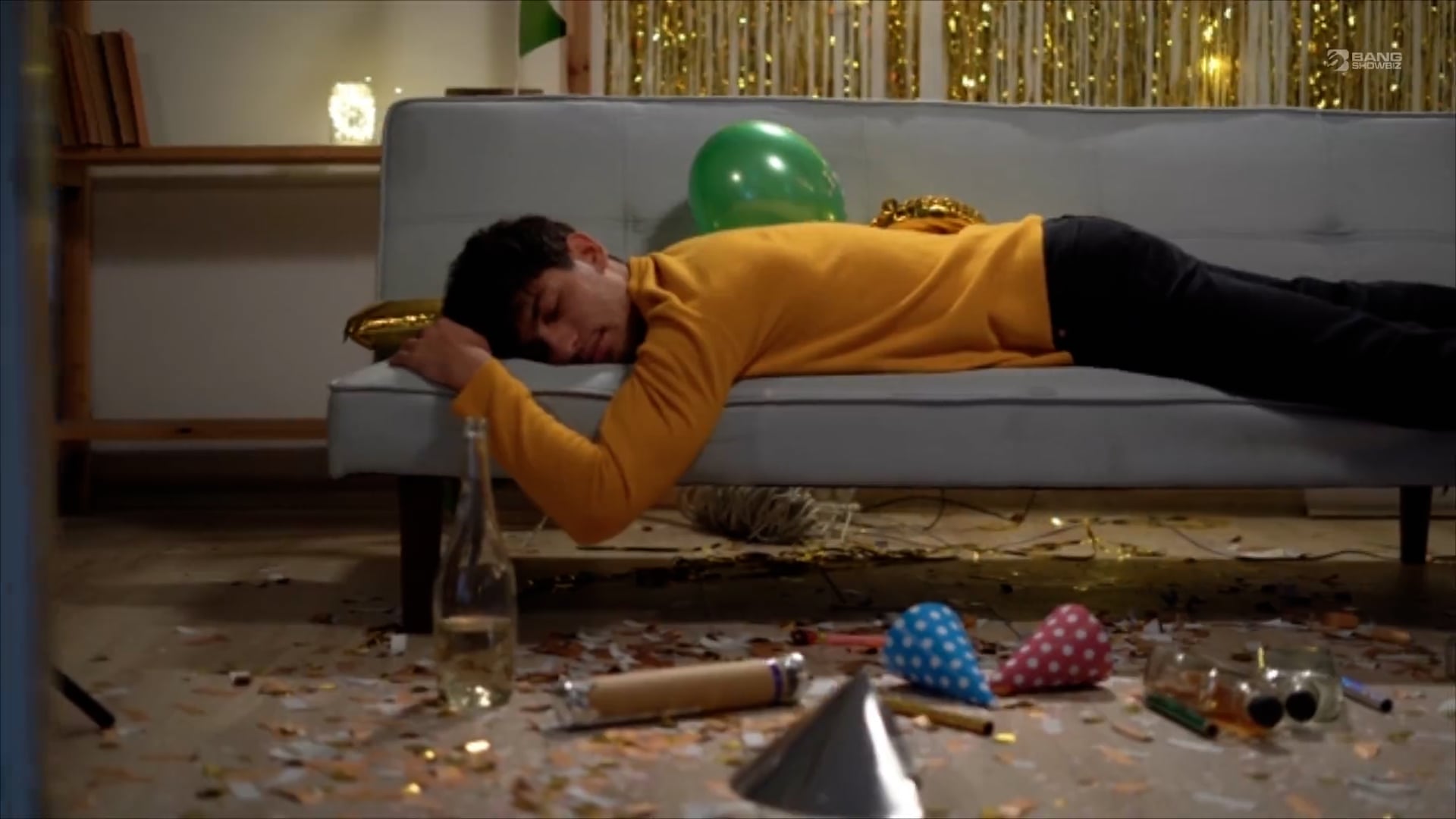 Видео tired. Магнус карлсен чемпион мира. Человек сидит за компьютером. Недосып за компьютером. Нарколепсия.