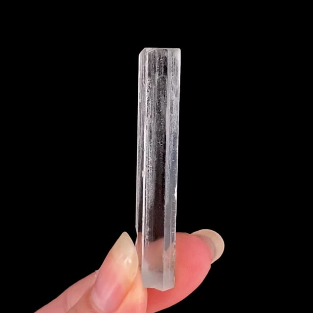 Beryl var: Aquamarine (doubly-terminated GEM crystal)