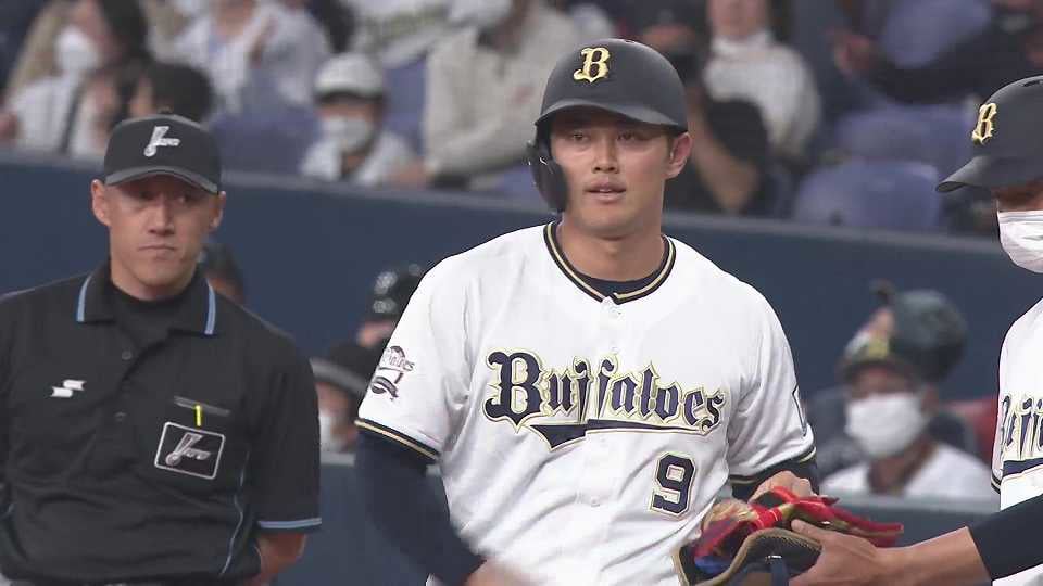 【5回裏】反撃の狼煙を上げる!! バファローズ・野口智哉 センターへのタイムリーヒットを放ち、点差を縮める!!  2023年3月11日 オリックス・バファローズ 対 読売ジャイアンツ