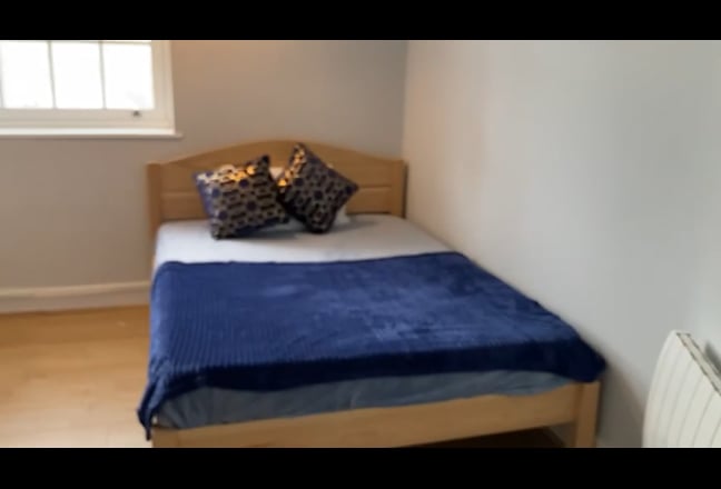 1 Large Room, Hammersmith Flat, W6 Main Photo