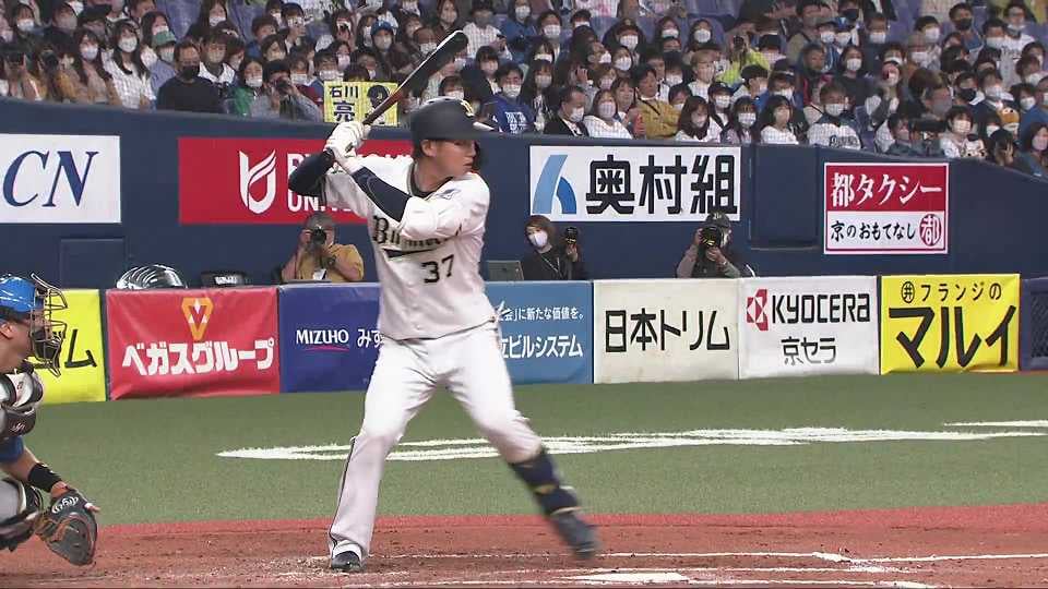 【6回裏】新加入のバファローズ・石川亮 古巣相手にレフトへタイムリーヒットを放つ!!  2023年3月12日 オリックス・バファローズ 対 北海道日本ハムファイターズ