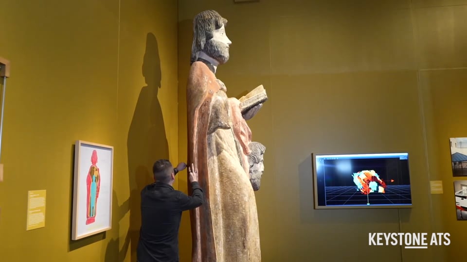 L'artiste Abraham Poincheval est resté une semaine dans une statue au Musée d'art et d'histoire de Fribourg