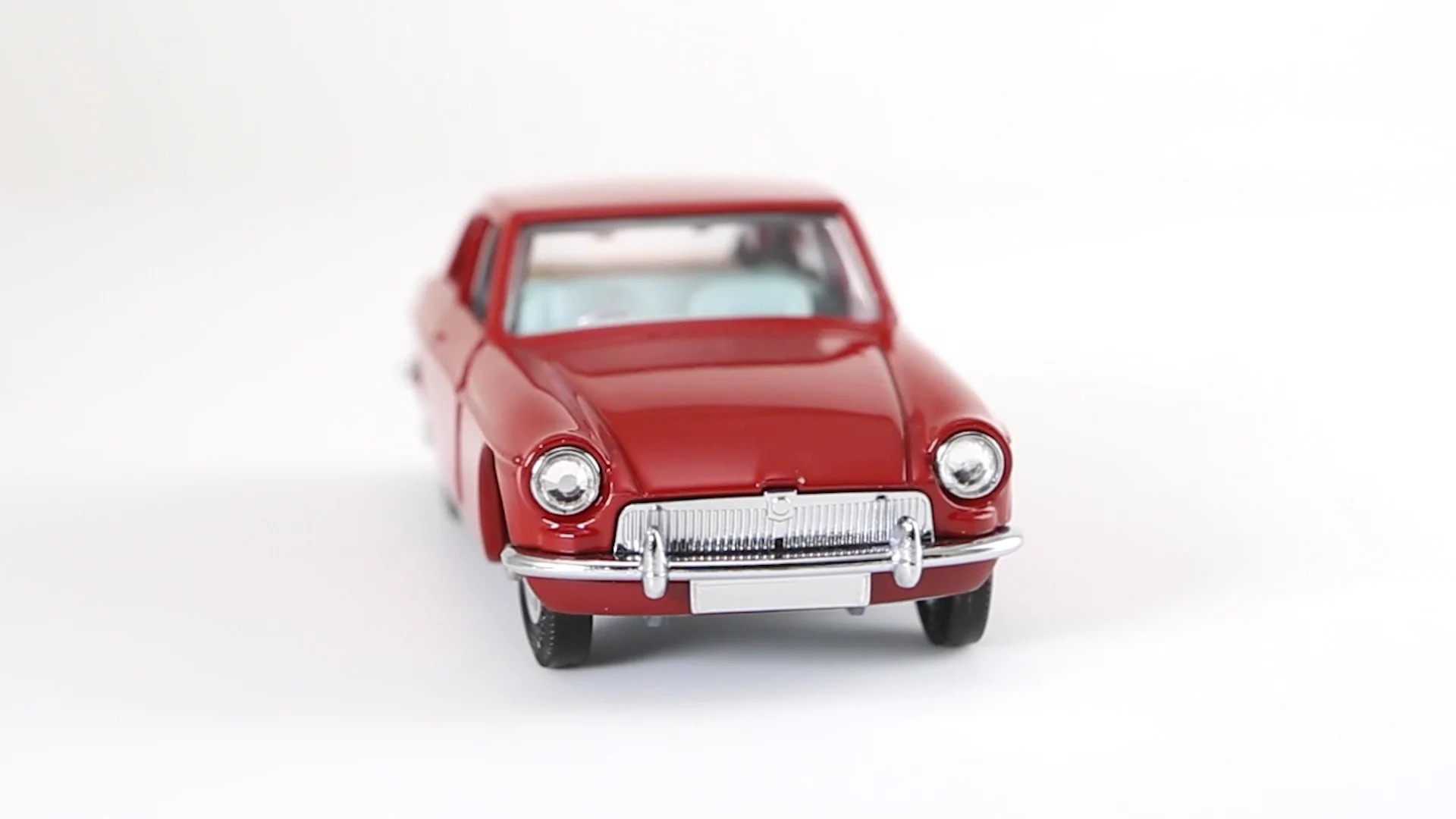 人気ブランドからコーディネートを探す MGBGTFB – Club Model Corgi 乗用車