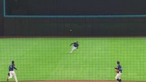 【1回裏】ライオンズ・西川愛也 センター前に落ちそうな打球をダイビングキャッチ!!  2023年3月14日 北海道日本ハムファイターズ 対 埼玉西武ライオンズ