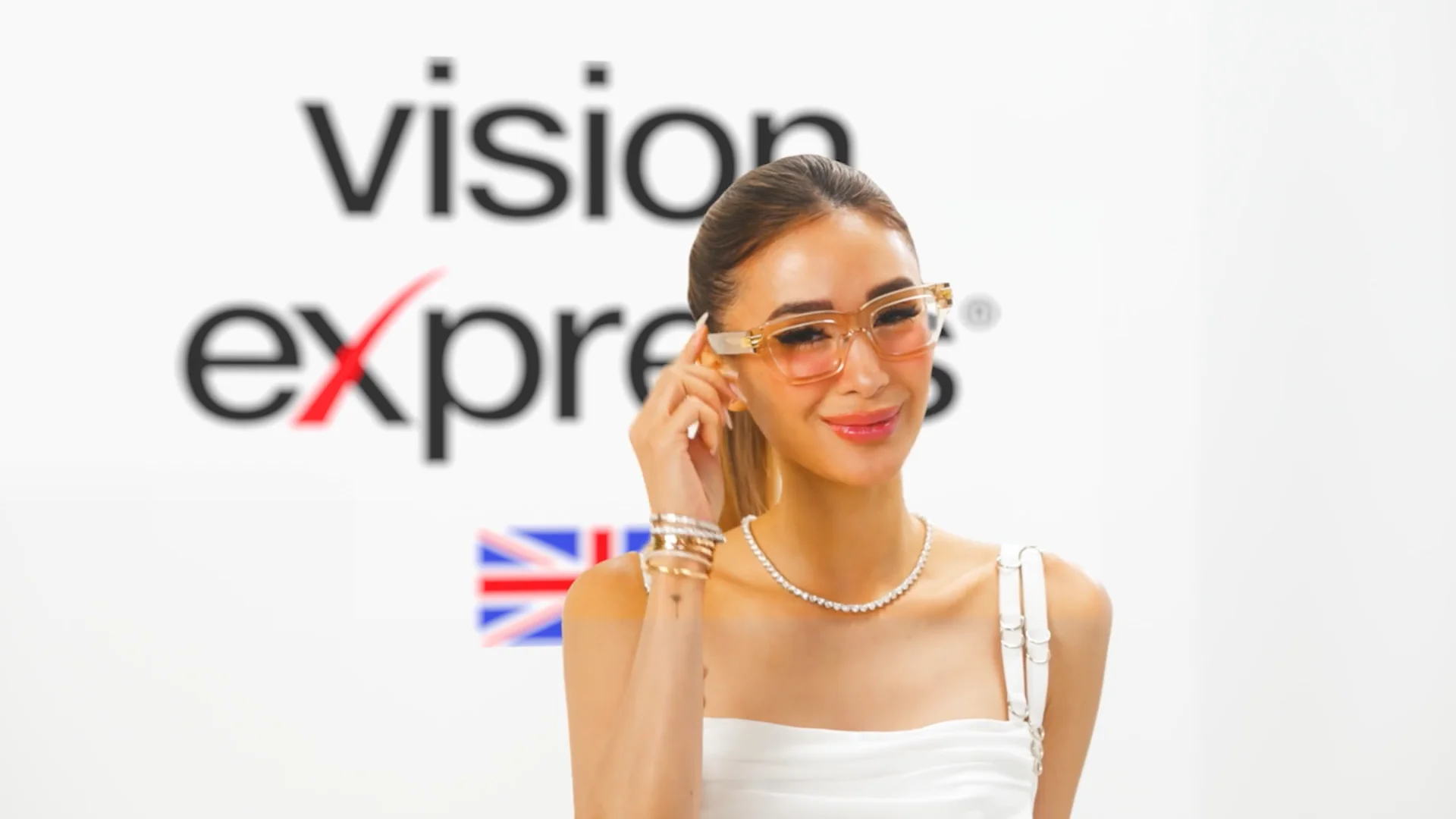 Heart Evangelista stuns in #StayDifferent eyewear – Vision Express