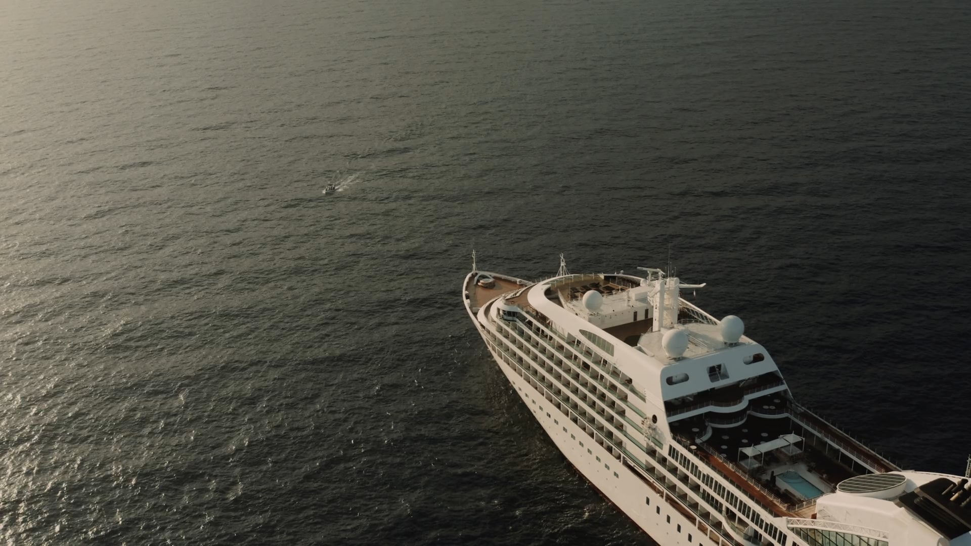 Судно в море