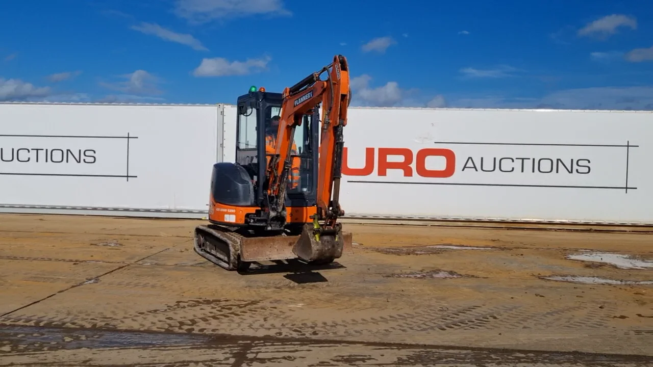 Hitachi ZX29U-3 - Leeds April 23