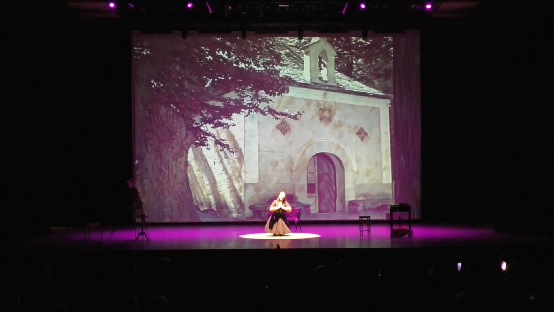 Romanza de Las Lágrimas performed by Marinel Cruz