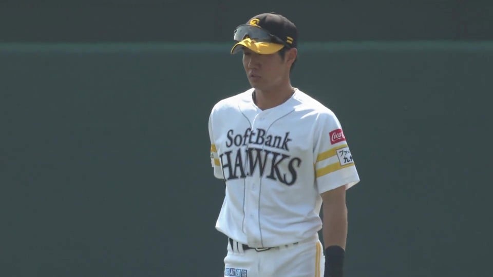 【ファーム】球際の強さ見せた!! ホークス・勝連大稀 一二塁間鋭いゴロに追いつきアウトを取る!!  2023年3月19日 福岡ソフトバンクホークス 対 中日ドラゴンズ
