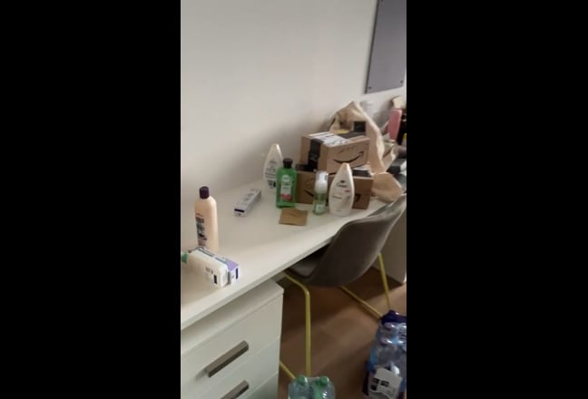 Video 1: Spacious kitchen with complete facilities