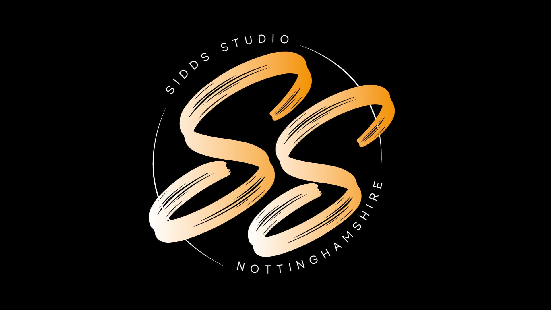 SIDDS STUDIO - STAGE BACKER - ©MOSSYMEDIA
