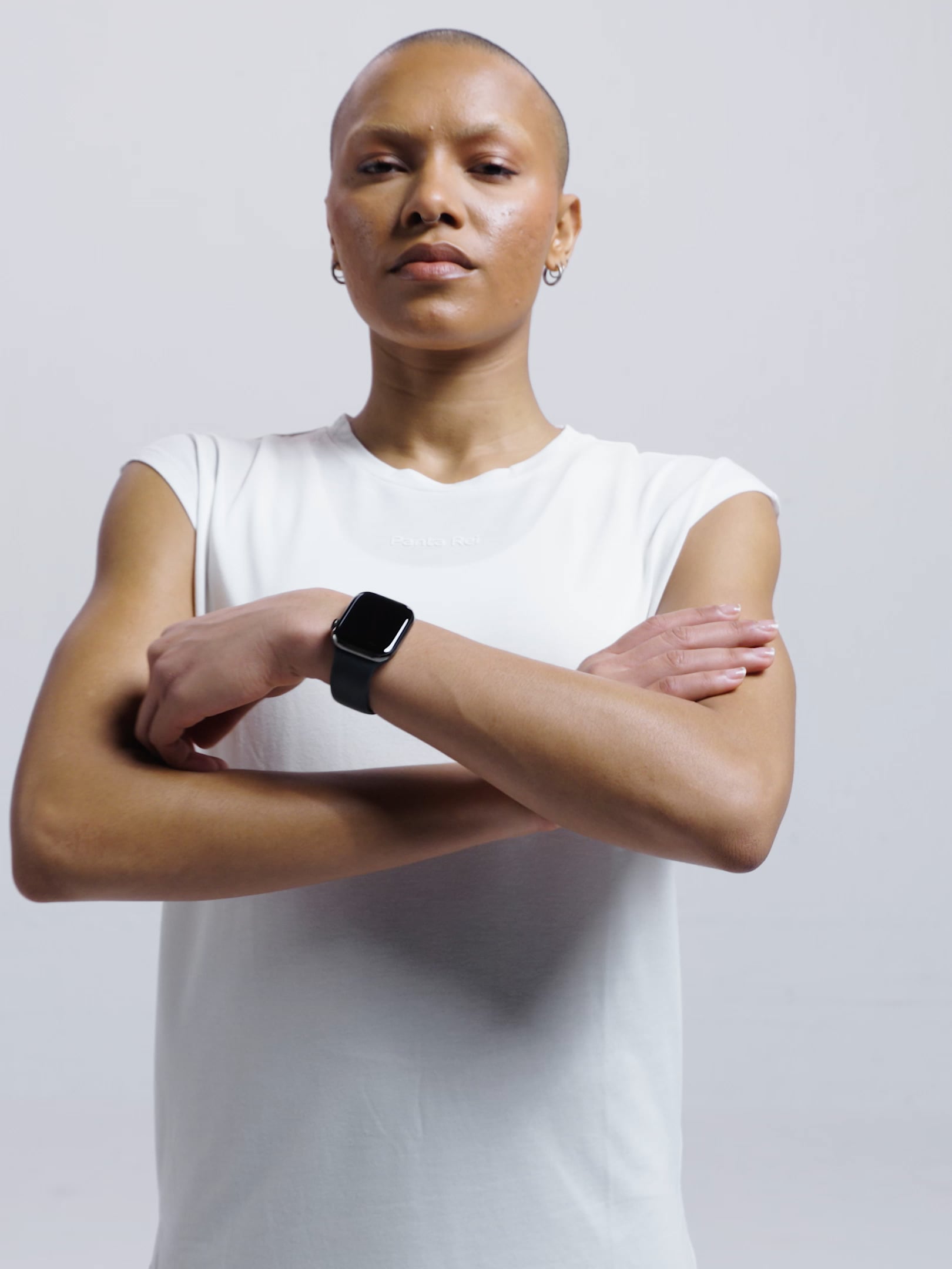 חולצה עם שרוולי קאפ