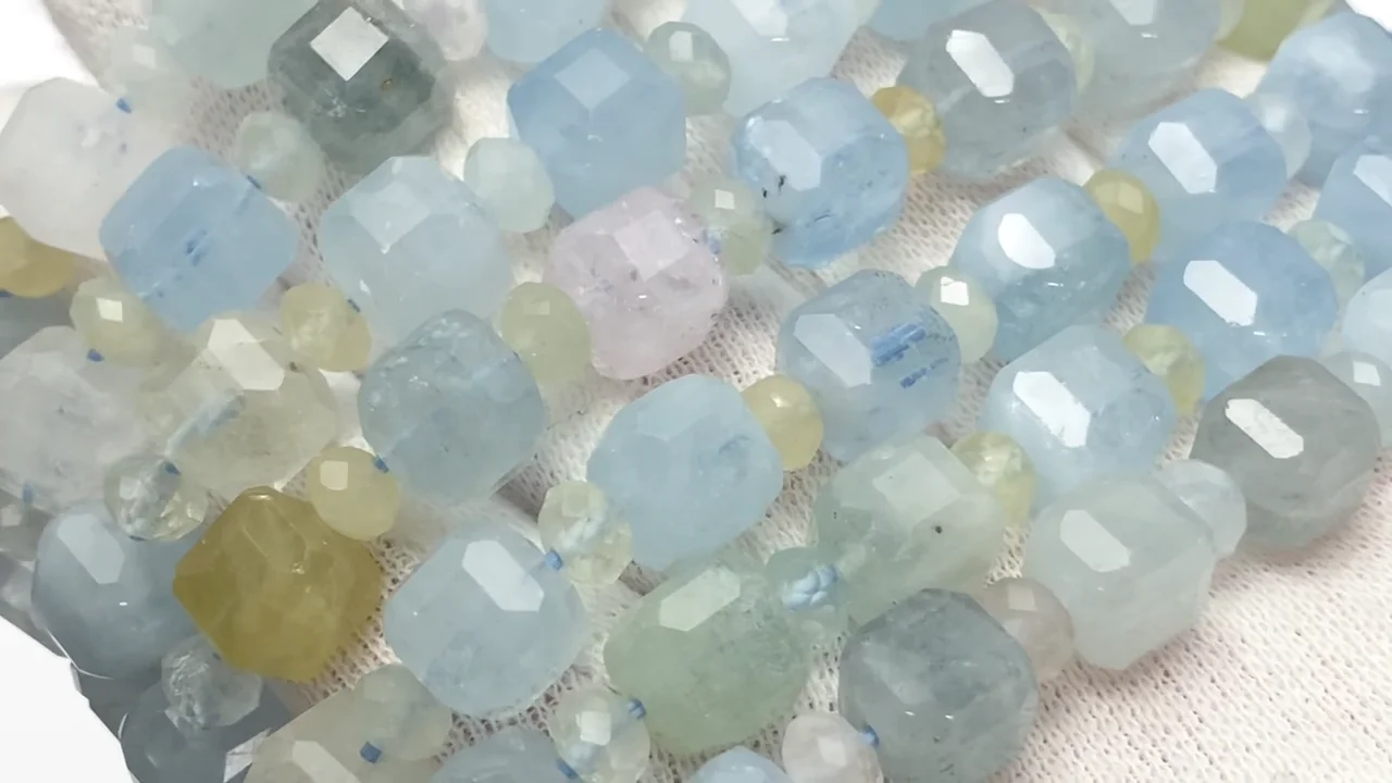 マルチカラーアクアマリン AAA キューブカット8mm&ボタンカット5×5×3mm