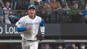 【8回表】ファイターズドラフト5位ルーキー・奈良間大己 三塁線のゴロを華麗に捌く!!  2023年3月25日 北海道日本ハムファイターズ 対 東京ヤクルトスワローズ