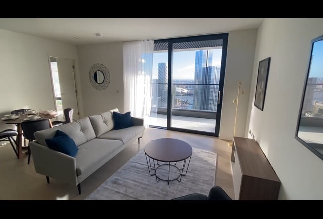 1 Bed Flat 46th Floor Balcony garden Canary Wharf  Main Photo
