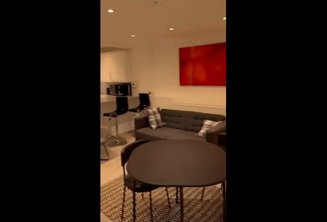 En-Suite Double Bedroom - 5 Mins Brentwood Statio  Main Photo