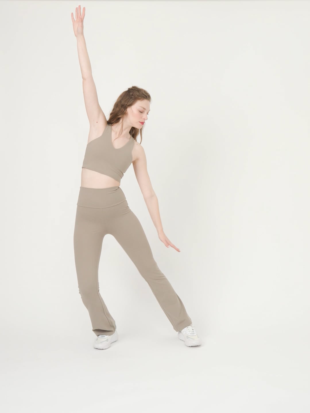 HIGH-WAIST FLARE LEGGING