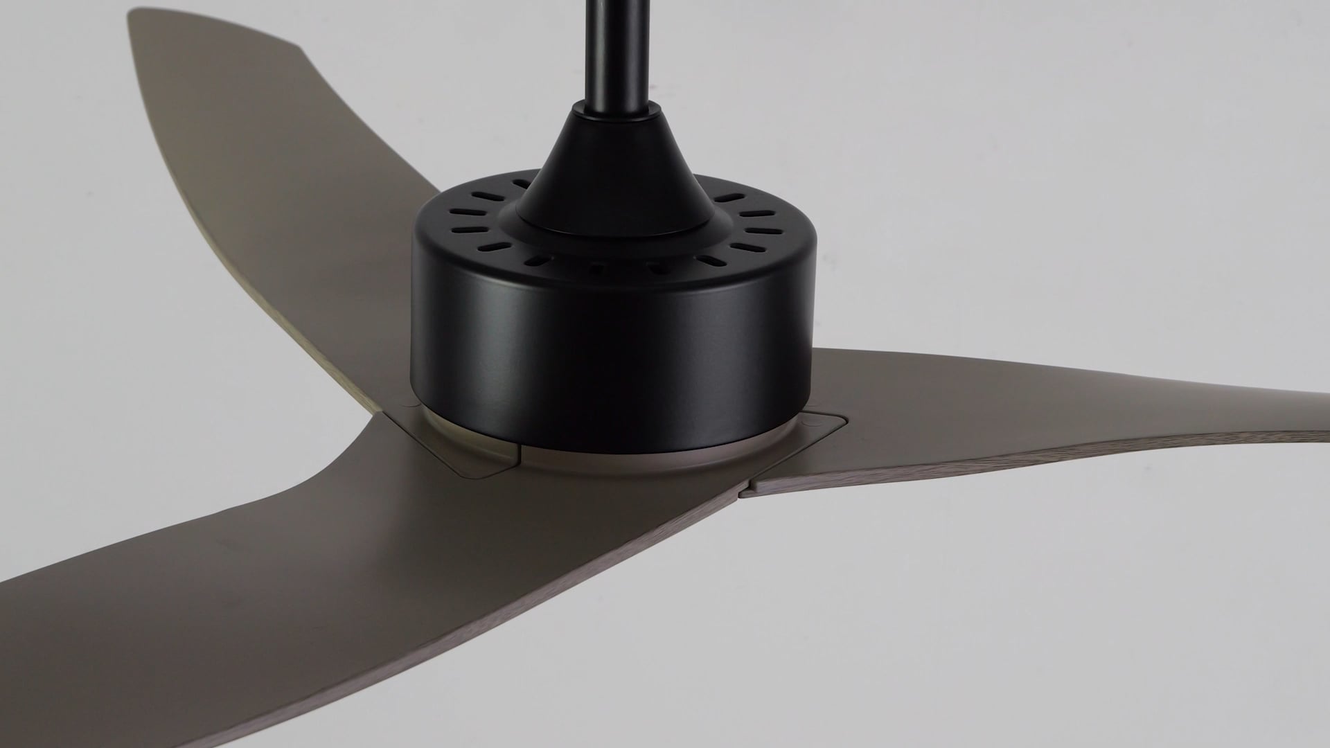 Aldrin 50" Modern Iron/Plastic App6-Speed Razor Ceiling Fan, Gray Wood