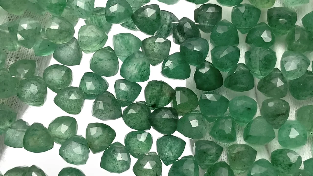 動画】グリーンアベンチュリンAAA- 立体トライアングルカット 半連/1連