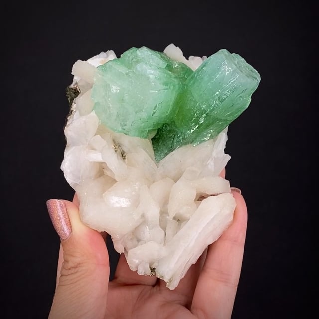 Fluorapophyllite on Stilbite