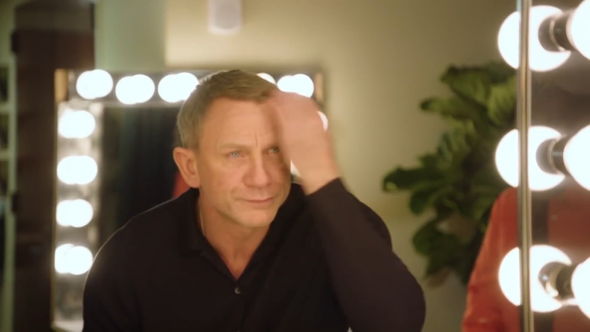 Doron Max Hagay | Host Daniel Craig Can’t Shake His 007 Habits at SNL
