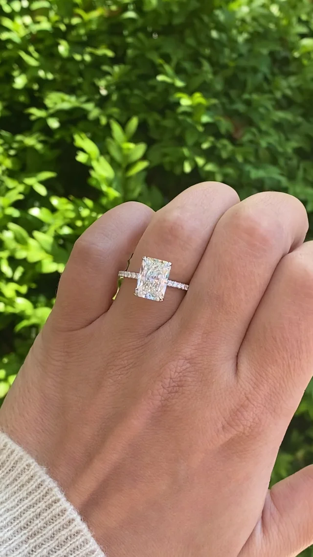 Radiant cut deals 3 carat ring