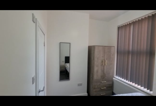 ** Lovely New Modern En Suite -All Bills Included! Main Photo