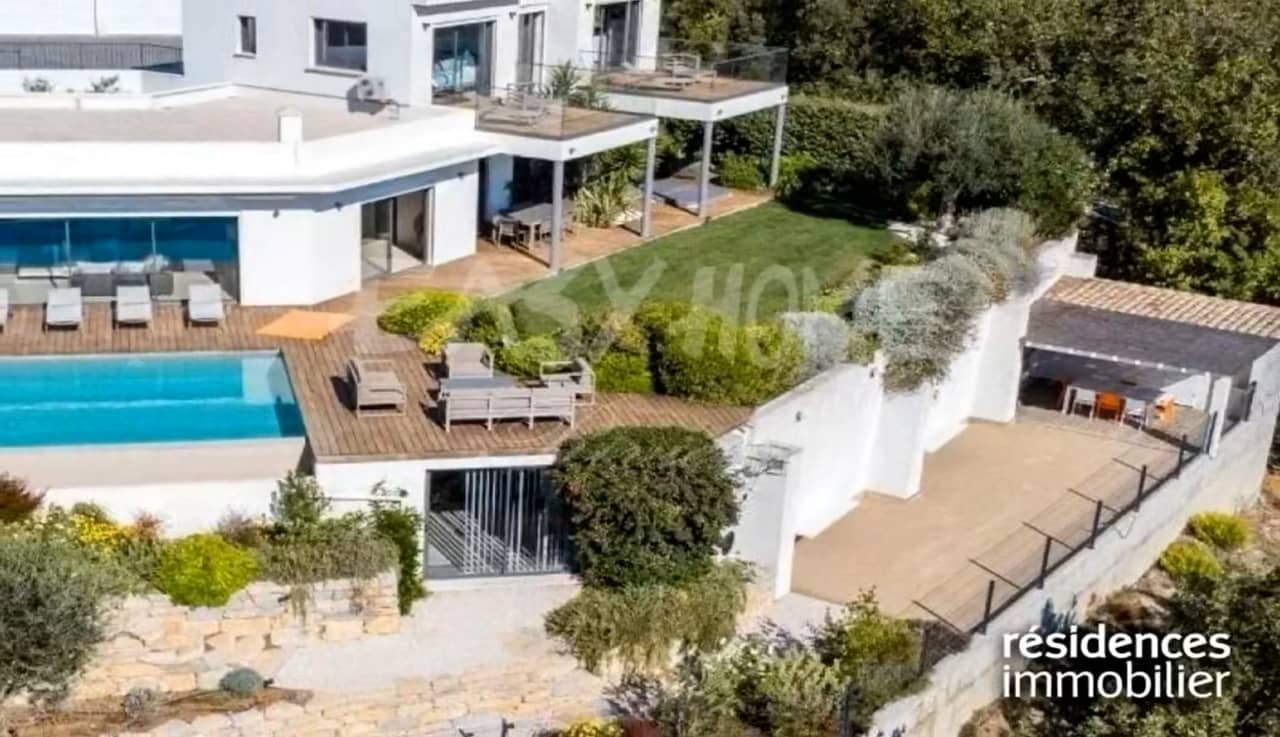 LES ADRETS DE L'ESTEREL MAISON A VENDRE 1 950 000 € 286 m² 6