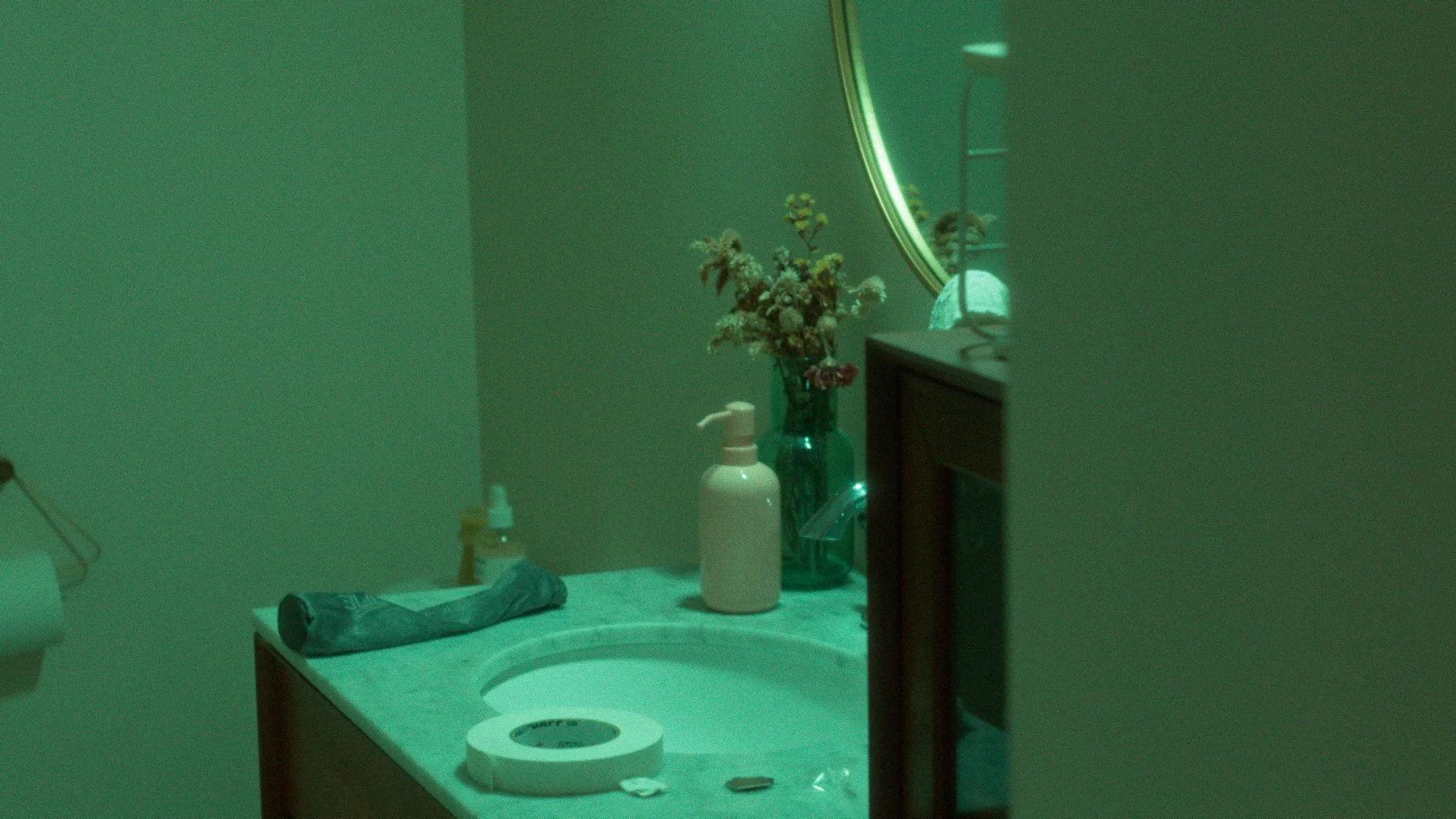 green light bathroom test.mov on Vimeo