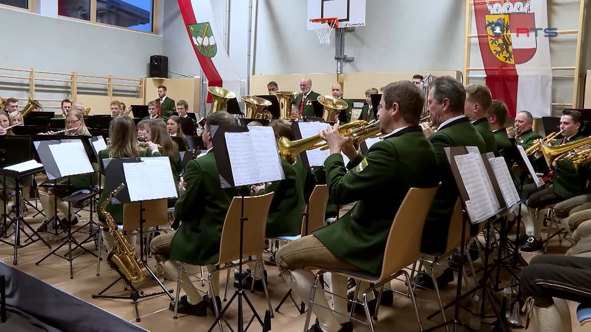 voller-saal-beim-osterkonzert-der-trachtenmusikkapelle-st-koloman
