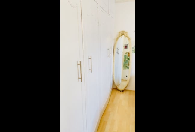 Video 1: King-size Room