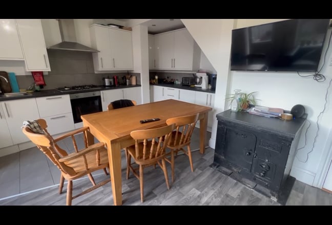 Beautiful Room in Amazing Spacious House Main Photo