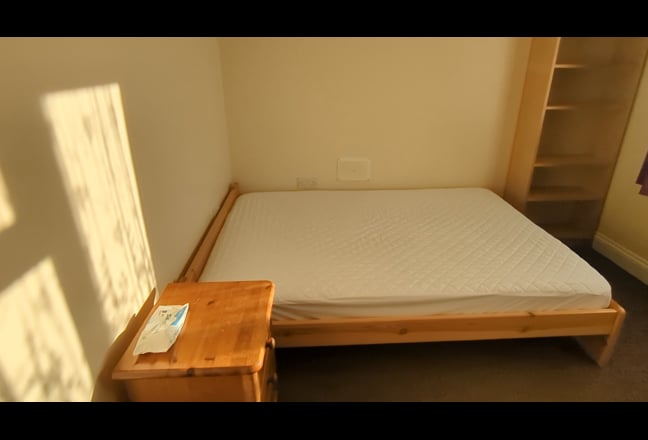 One beautiful double bedroom for rent Main Photo