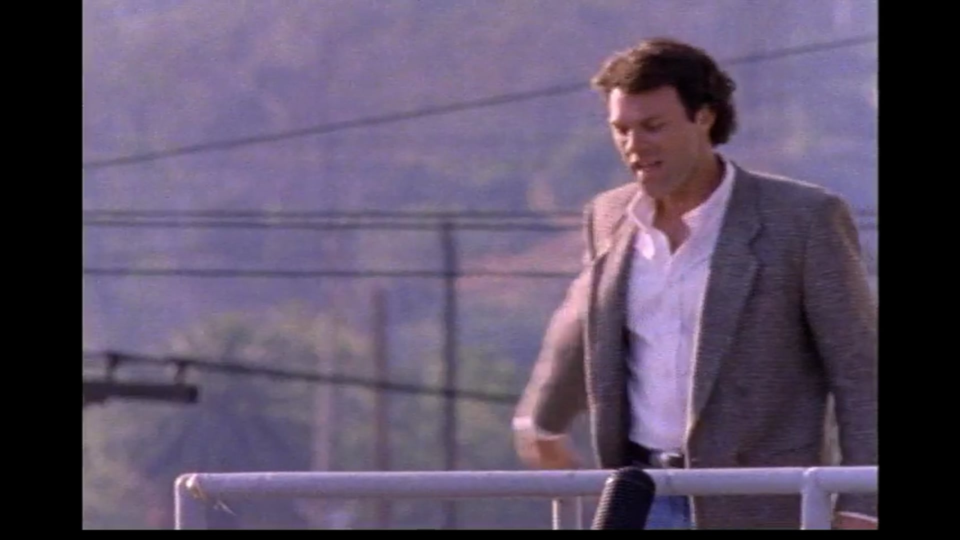 I dont read (Excerpt from ONLY 13 MINUTES LEFT, 1996)