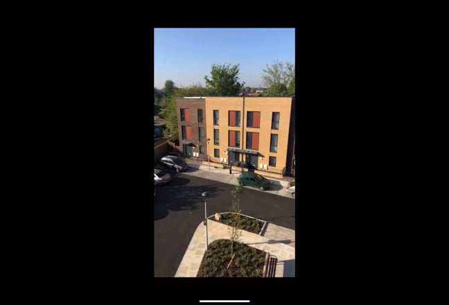 Lovely Spacious 2 Bedroom Flat With A Balcony Main Photo