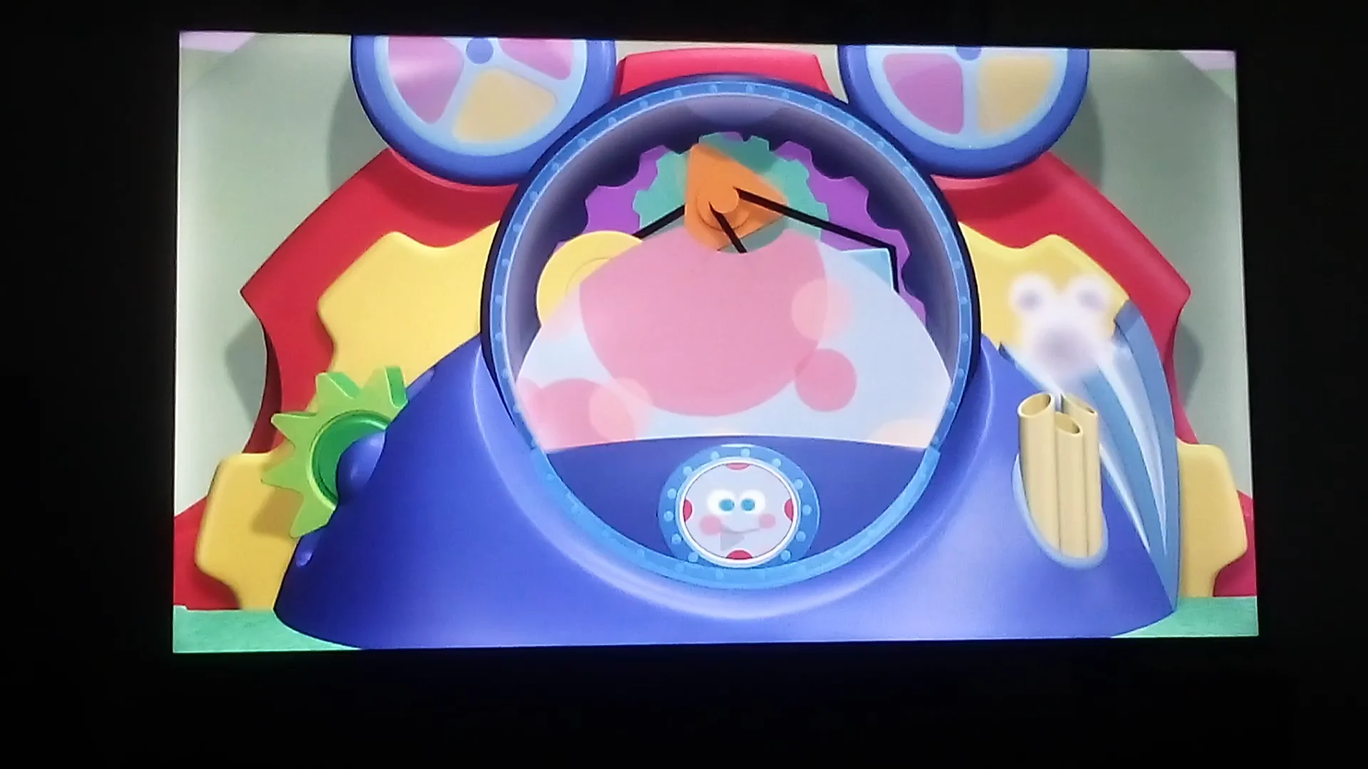 The mouseketools in Minnie's pet salon