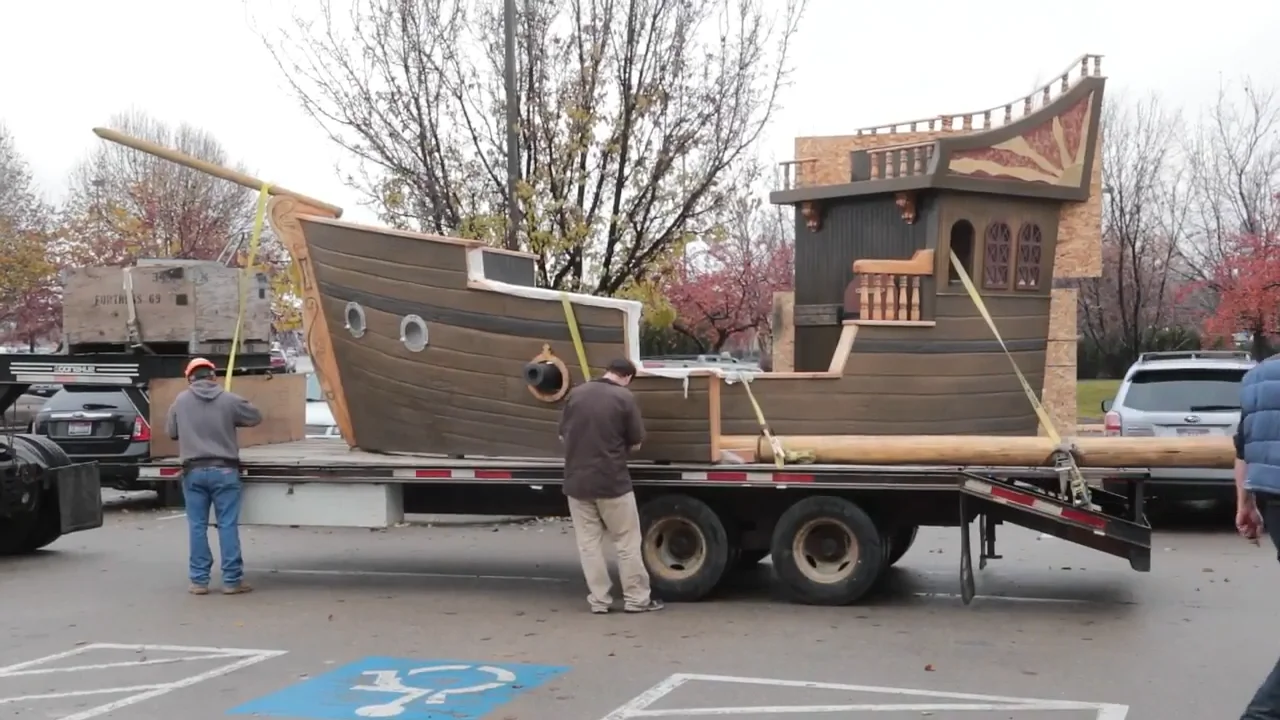 Retired carpenter builds custom pirate ship as pandemic project