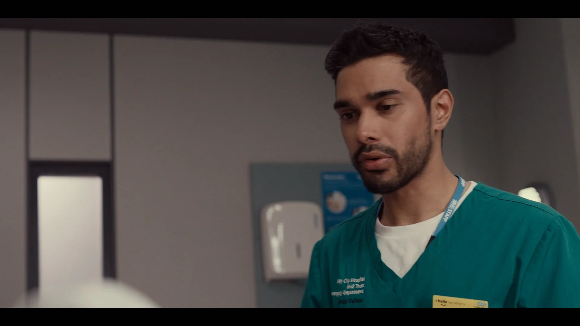 Casualty S37 Ep9 - attack - Neet Mohan as Dr Rash, Llyr Evans as Carl ...