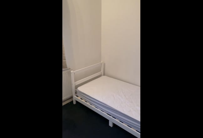 large single room 2 let in central cheshunt EN8 Main Photo