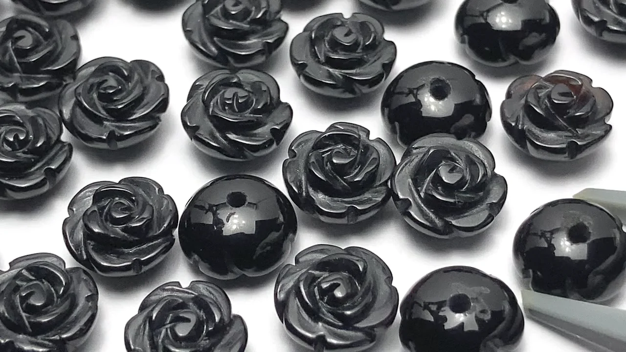 オニキス 薔薇8mm 【片穴】 4個｜天然石ビーズの卸問屋・通販