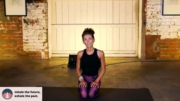 Yoga for Strong Legs - 20-Minute Yoga Class to Strengthen and Tone Your Legs  