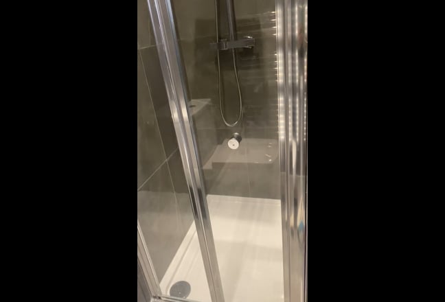 Brand new spacious double room with en-suite Main Photo