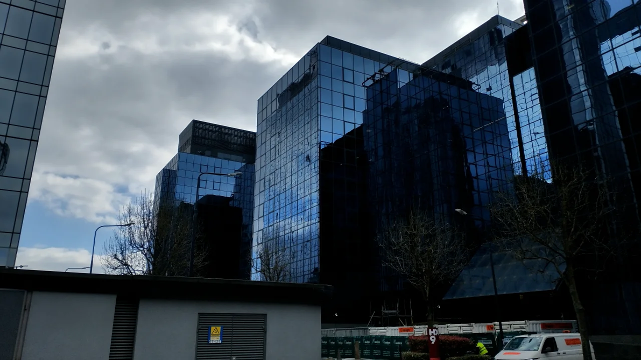 Equinix LD8 Data Centre, Ventilation hum on Vimeo