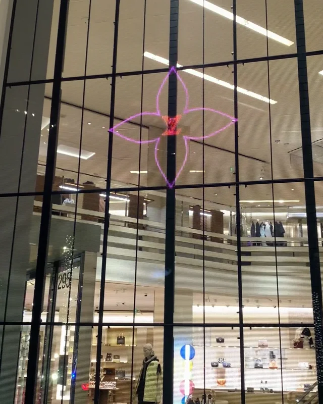 Louis Vuitton - LED Screen in Retail Application