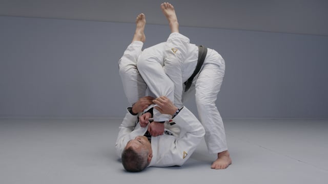 An essential tip for the armbar: use your calves