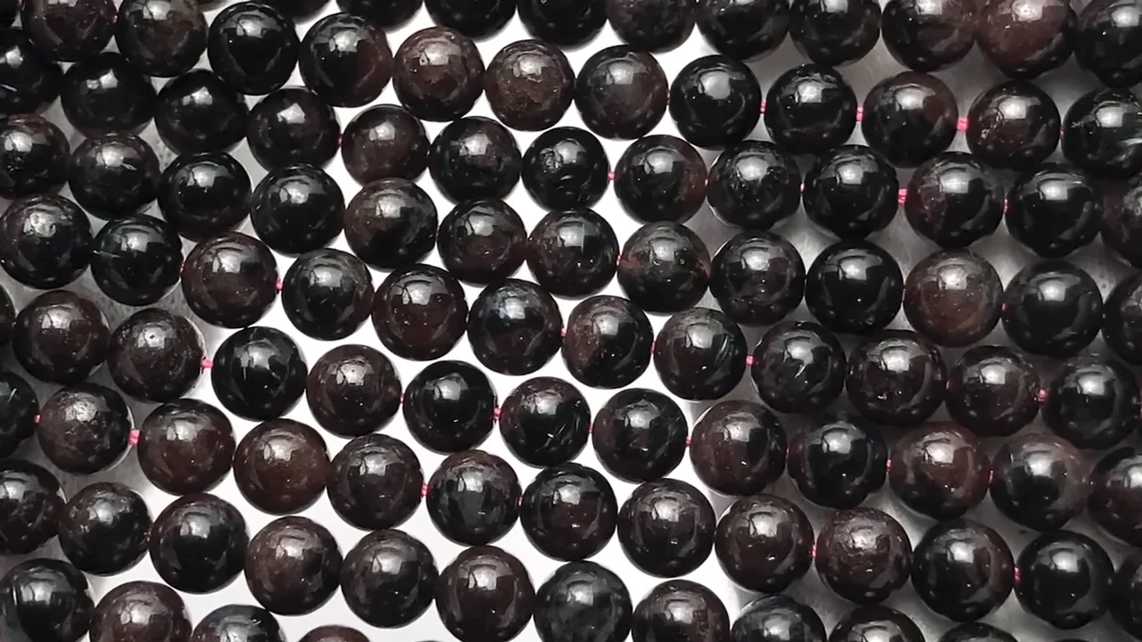 動画】ヌーマイトインガーネット ラウンド6mm 1連(約38cm) - 天然石