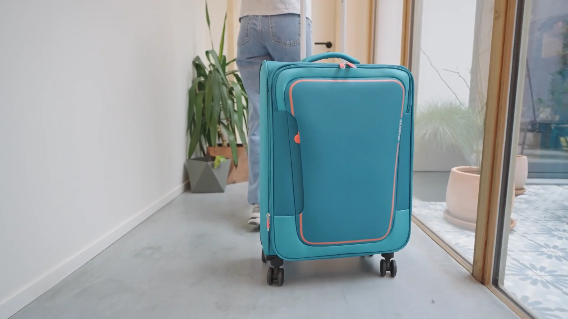 Pulsonic 81cm Extra Large Check-in Combat Navy | American Tourister UK